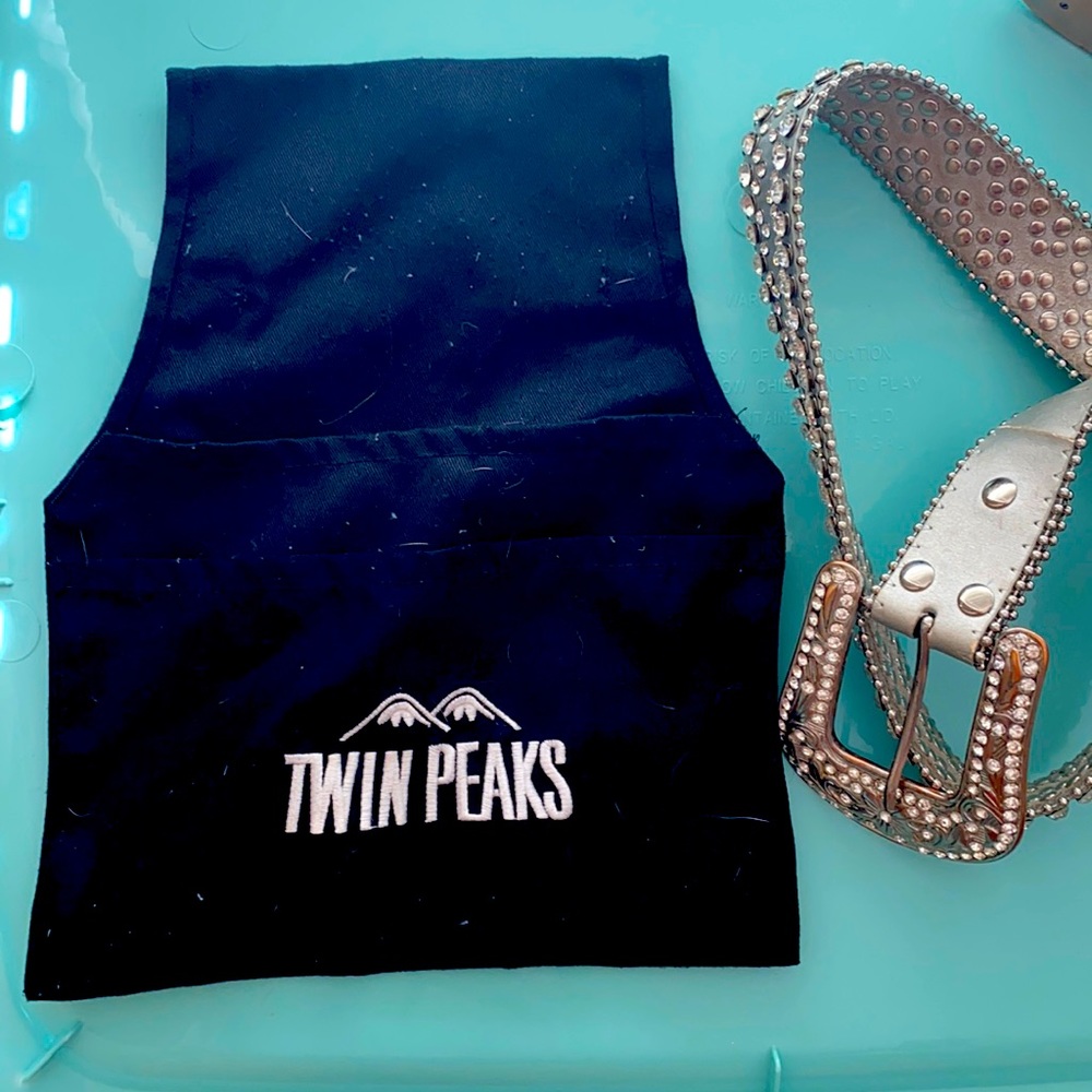 Twin peaks girl pouch 🏔🏔